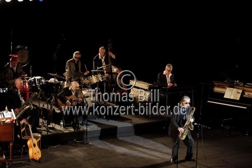 Ruhrpott-Komödiant Helge Schneider gastiert mit seiner Karnevalsshow 