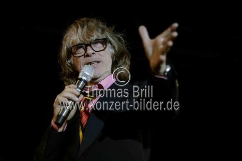 Ruhrpott-Komödiant Helge Schneider gastiert auf seiner Pflaumenmus - Die Tournee zum Pflaumenmus!