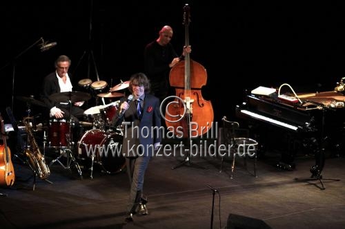 Ruhrpott-Komödiant Helge Schneider gastiert mit seiner Karnevalsshow 