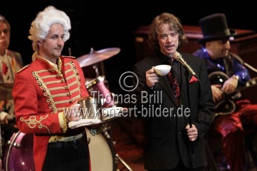 Ruhrpott-Komödiant Helge Schneider gastiert mit seiner Karnevalsshow 
