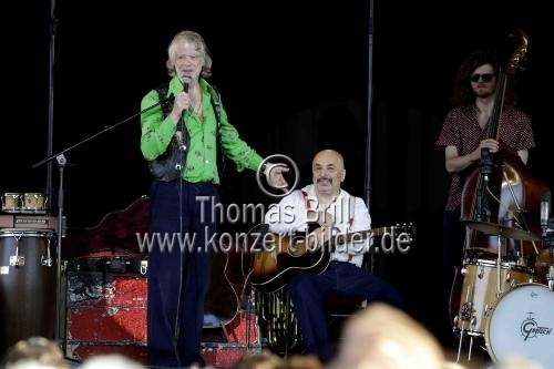 Ruhrpott-Komödiant Helge Schneider gastiert mit seiner Band auf seiner 