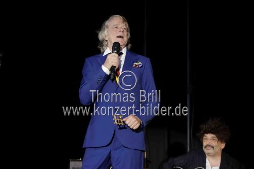 Ruhrpott-Komödiant Helge Schneider gastiert mit seiner Band auf seiner 