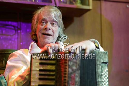 Ruhrpott-Komödiant Helge Schneider präsentiert im Tanzbrunnen Kölndas Programm seiner 