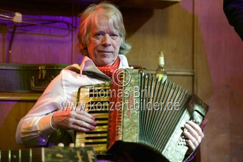 Ruhrpott-Komödiant Helge Schneider präsentiert im Tanzbrunnen Kölndas Programm seiner 