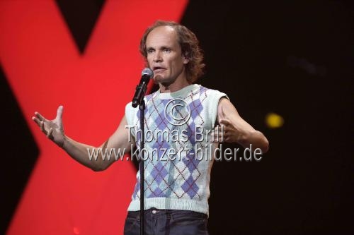 Deutsche Comedian Michael Haubold alias Olaf Schubert gastiert bei der 1Live Köln Comedy-Nacht XXL in der Lanxess-Arena Köln (© Thomas Brill)