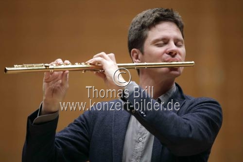 Österreichischer Flötist Karl-Heinz Schütz gastiert in Begleitung der Wiener Philharmoniker unter der Leitung des italienischen Dirigenten Riccardo Muti in der Kölner Philharmonie (&copy; Thomas Brill)