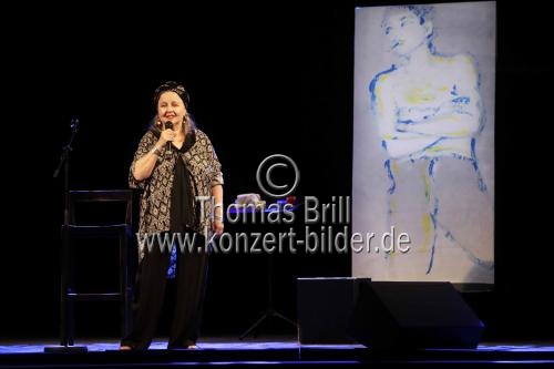 Deutsche Schauspielerin und Sängerin Hanna Schygulla gedenkt mit ihrem Programm 