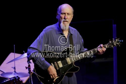 Amerikanische Jazz-Gitarrist John Scofield gastiert in Begleitung von Gerald Clayton, Steve Swallow und Bill Stewart auf seiner 