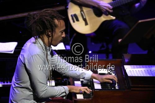 Amerikanische Jazz-Gitarrist John Scofield gastiert in Begleitung von Gerald Clayton, Steve Swallow und Bill Stewart auf seiner 