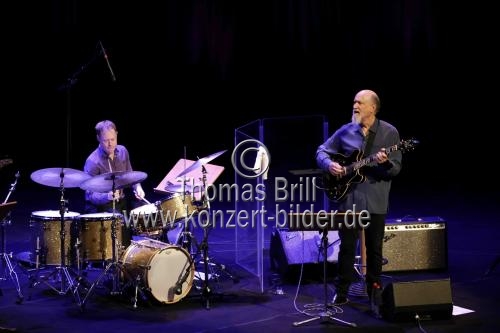 Amerikanische Jazz-Gitarrist John Scofield gastiert in Begleitung von Gerald Clayton, Steve Swallow und Bill Stewart auf seiner 