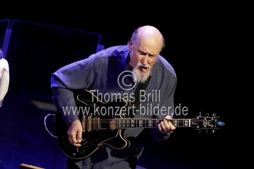 Amerikanische Jazz-Gitarrist John Scofield gastiert in Begleitung von Gerald Clayton, Steve Swallow und Bill Stewart auf seiner 