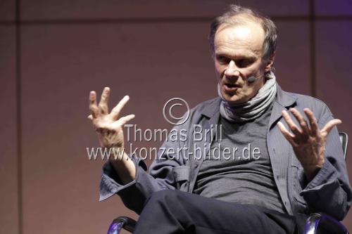 Deutsche Schauspieler Edgar Selge und Claudia Dichter sprechen über Edgar Selges Debütroman 