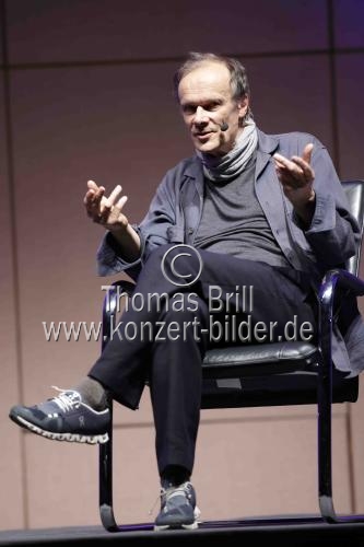 Deutsche Schauspieler Edgar Selge und Claudia Dichter sprechen über Edgar Selges Debütroman 