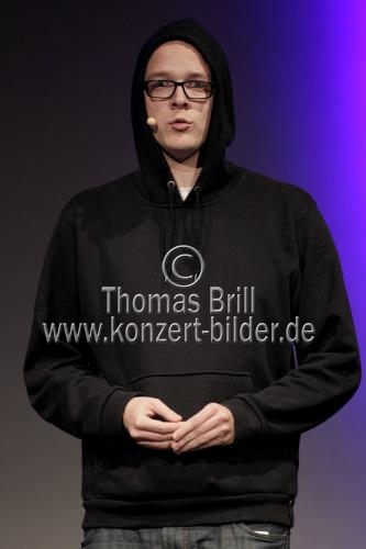 Deutsche Kabarettist und Slam-Poet Nico Semsrott gastiert bei der Eröffnungsshow 