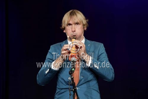 Deutsches Komikerduo Arnd Schimkat alias Arthur Senkrecht und Sven Hussock gastieren bei der Eröffnungsshow 
