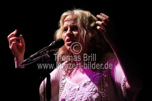 Amerikanische Pop-Sängerin Vonda Shepard gastiert auf ihrer 