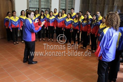 Vertragsunterzeichnung zwischen der Kölner Hochschule für Musik und Tanz und dem Musikerziehungsprogramm 