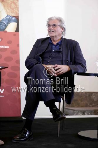 Österreichische Schauspieler Peter Simonischek im Werkstadtgespräch mit dem Produzenten Sven Ilgner (Film- und Medienstiftung NRW) im Rahmen der 26. Cologne Conference im Gürzenich Köln (© Thomas Brill)
