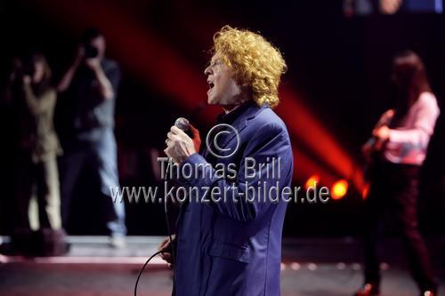 Britische Soulband Simply Red gastiert mit ihrem Sänger Mick Hucknall auf ihrer 