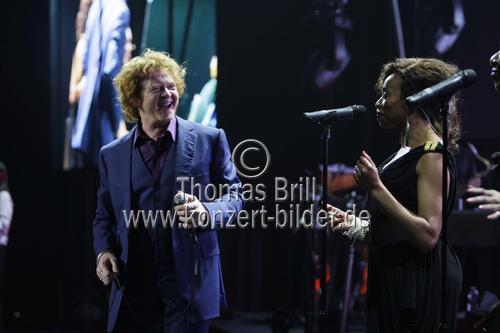 Britische Soulband Simply Red gastiert mit ihrem Sänger Mick Hucknall auf ihrer 