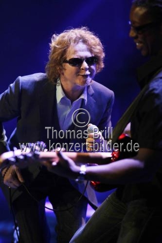 Britische Soulband Simply Red gastiert mit ihrem Sänger Mick Hucknall auf ihrer 