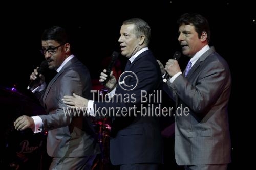 Die Frank Sinatra Tribute-Show Sinatra and Friends gastiert in der Lanxess-Arena Köln (© Thomas Brill)
