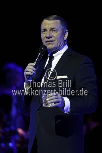 Die Frank Sinatra Tribute-Show Sinatra and Friends gastiert in der Lanxess-Arena Köln (&copy; Thomas Brill)