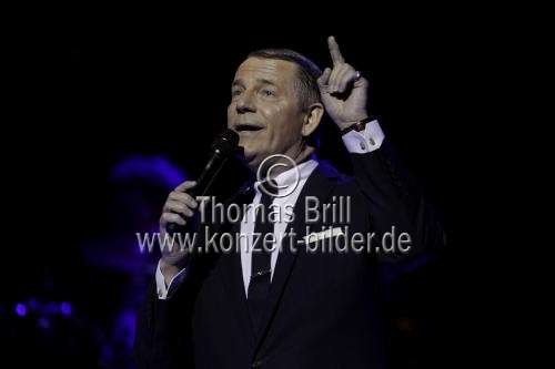 Die Frank Sinatra Tribute-Show Sinatra and Friends gastiert in der Lanxess-Arena Köln (&copy; Thomas Brill)