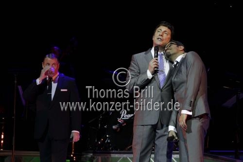 Die Frank Sinatra Tribute-Show Sinatra and Friends gastiert in der Lanxess-Arena Köln (© Thomas Brill)