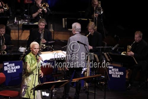 Amerikan. Jazz-Sängerin Jocelyn B. Smith gastiert in Begleitung der WDR Big Band Köln unter der Leitung des amerikanischen Arrangeurs Bob Mintzer auf ihrer „Songs From The Forties