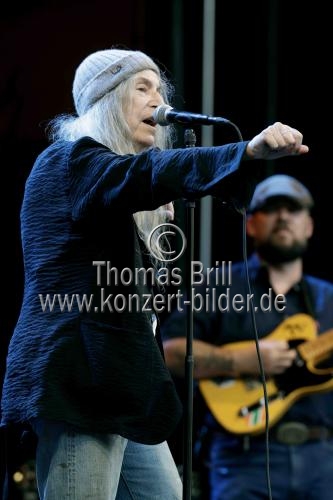 Amerikanische Punk- und Rockmusikerin und Rockpoetin Patti Smith gastiert mit ihrer Band auf ihrer 