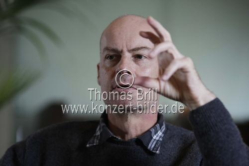 Südafrikanischer Autor Roger Smith im Interview über seinen, am 01. Februar 2010 erschienenden, Roman Blutiges Erwachen in Wasserturm Hotel Köln (&copy; Thomas Brill)