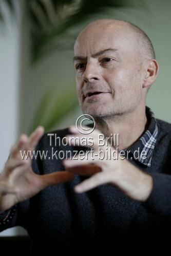 Südafrikanischer Autor Roger Smith im Interview über seinen, am 01. Februar 2010 erschienenden, Roman Blutiges Erwachen in Wasserturm Hotel Köln (&copy; Thomas Brill)