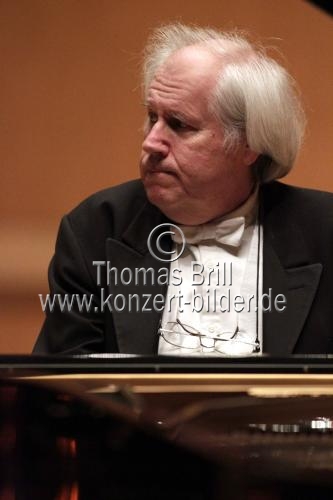 Russische Pianist Grigory Sokolov gastiert mit Werken von Robert Schumann und Frédéric Chopin in der Philharmonie Köln (&copy; Thomas Brill)