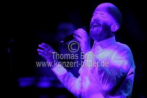 Britische Pop-Musiker Jimmy Somerville gastiert mit seiner Band auf seiner 