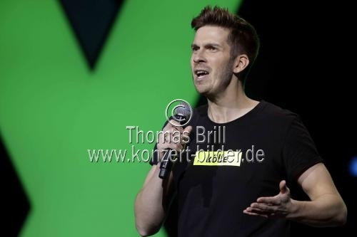 Deutsche Komiker Simon Stäblein gastiert bei der 1Live Köln Comedy-Nacht XXL in der Lanxess-Arena Köln (© Thomas Brill)
