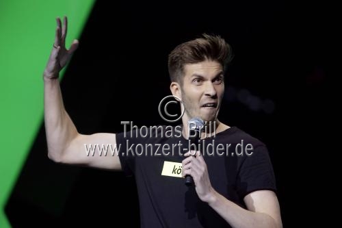 Deutsche Komiker Simon Stäblein gastiert bei der 1Live Köln Comedy-Nacht XXL in der Lanxess-Arena Köln (&copy; Thomas Brill)