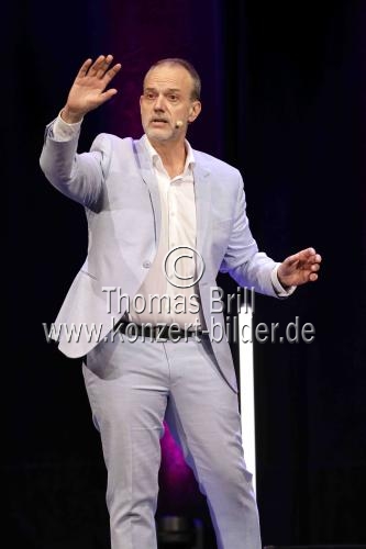 Deutscher Kabarettist René Steinberg gastiert bei der Eröffnungsshow 