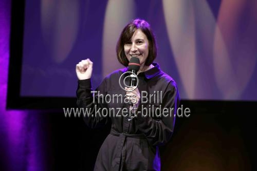 Ukrainische Lehrerin und Stand-Up Comedienne Olga Stetsenko gastiert bei der Eröffnungsshow 