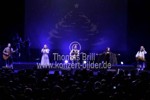 Mitglieder der irischen Musikgruppe The Kelly Family gastieren mit der musikalischen Weihnachtsgeschichte 