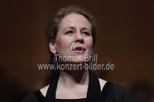 Niederländische Mezzosopranistin Christianne Stotijn gastiert in Begleitung des Königlichen Concertgebouworchester Amsterdam unter der Leitung des venezolanischen Dirigenten Gustavo Dudamel in der Philharmonie Köln (© Thomas Brill)