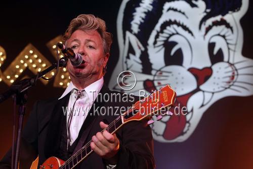 Britische Rockabilly-Band Stray Cats gastiert auf ihrer 