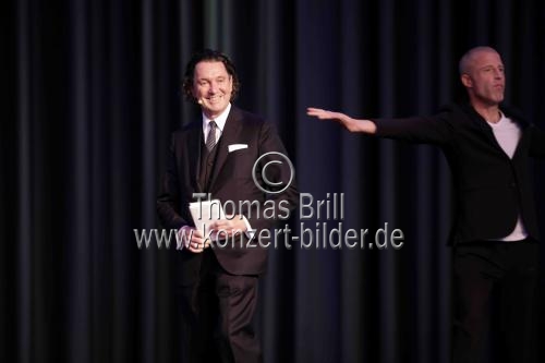 Der deutsche Journalist Benjamin von Stuckrad-Barre und der schweizer Schriftsteller Martin Suter gastieren auf ihrer 