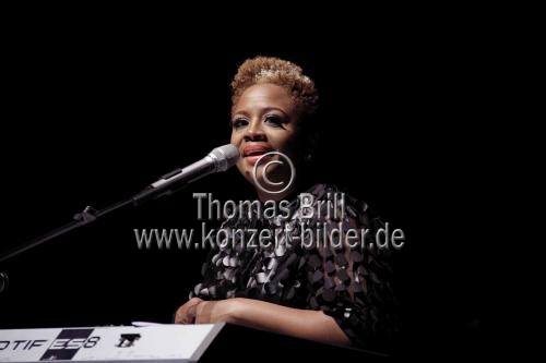 Amerikanische Sängerin Avery Sunshine gastiert auf ihrer „Avery Sunshine“-Tour in der Mitsubishi Electric Halle Düsseldorf (© Thomas Brill)