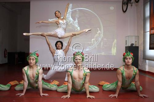 Swan Lake  Die Akrobatik-Sensation aus Asien gastiert  vom 11. bis 26. Oktober im Musical Dome Köln (© Thomas Brill)