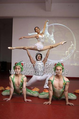 Swan Lake  Die Akrobatik-Sensation aus Asien gastiert  vom 11. bis 26. Oktober im Musical Dome Köln (© Thomas Brill)