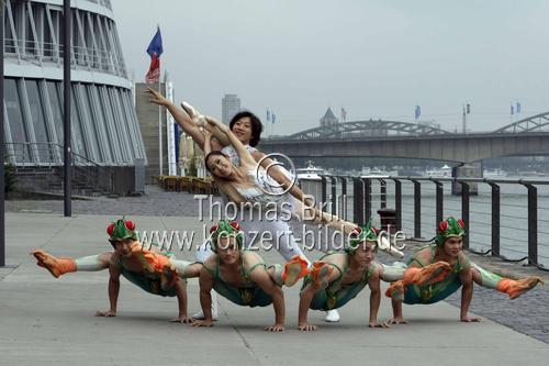 Swan Lake  Die Akrobatik-Sensation aus Asien gastiert  vom 11. bis 26. Oktober im Musical Dome Köln (© Thomas Brill)