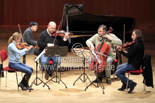 Amerikanische Pianist Kit Armstrong gastiert in Begleitung des  Szymanowski Quartet in der Philharmonie Köln (© Thomas Brill)