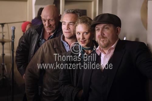 Dreharbeiten zum 44. TATORT aus Köln mit Ballauf (Klaus J. Behrendt) und Schenk (Dietmar Bär) mit Beethoven (Udo Kier) beim Höhner-Wohltätigkeits- konzert im Obdachlosen-Café im Johanneshaus, Annostraße 11, Köln  (&copy; Thomas Brill)