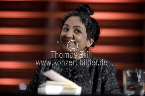Englische Journalistin Preti Taneja und die deutsche Schauspielerin Katja Riemann diskutieren über Macht, Korruption und Sehnsucht im modernen Indien im Rahmen der lit.COLOGNE 2019 in der DEG-Unternehmenszentrale Köln (&copy; Thomas Brill)
